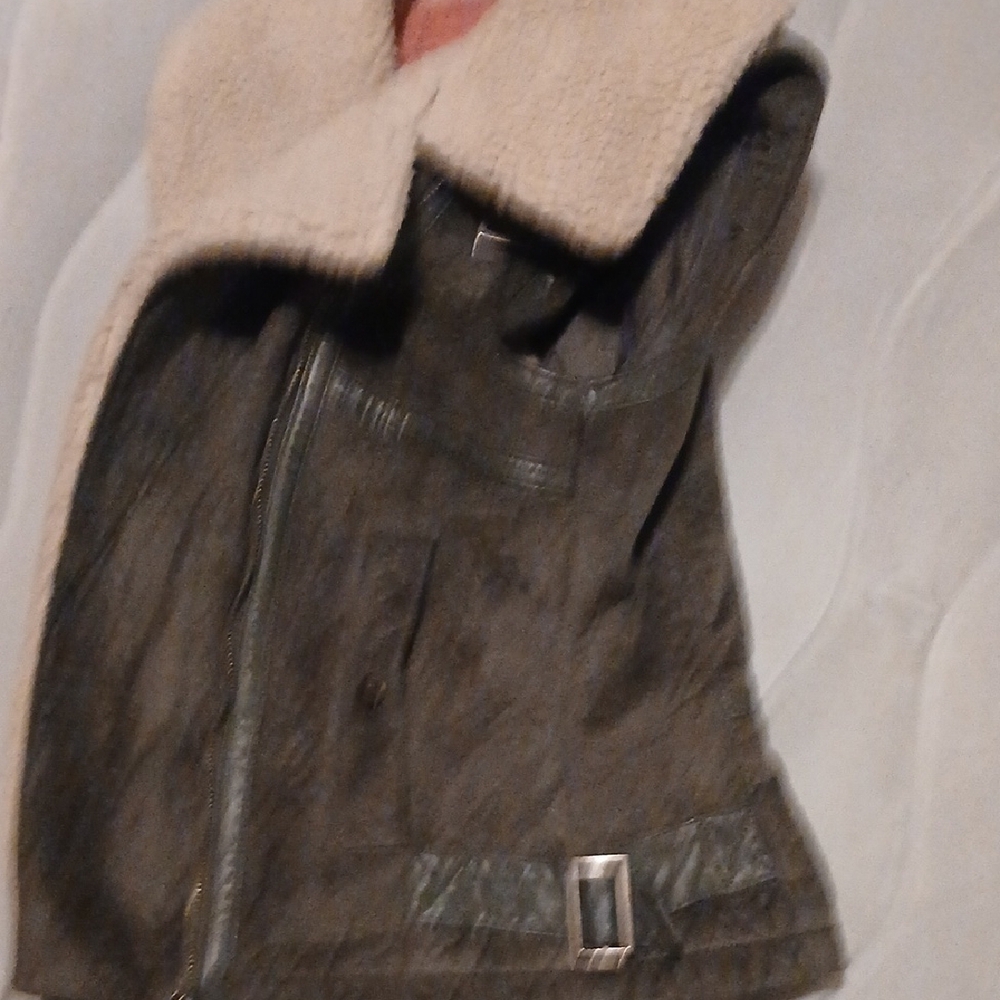 Olive Green Vest - Picture 4 of 8